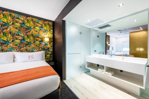 King Suite image 7