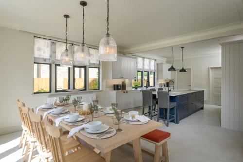 Luxurious House Lodge & Garden Private Parking