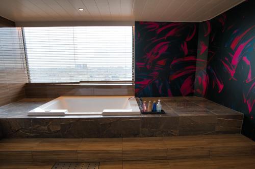 HOTEL The KAISER -全室人工ラドン温泉-