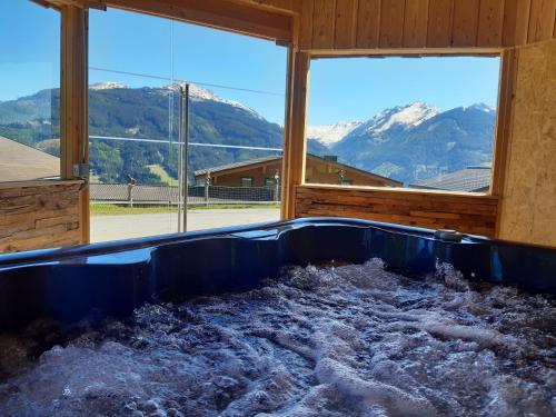  Bergbauernhof Kinderparadies Oberhasenberghof, Ferienwohnung in Taxenbach