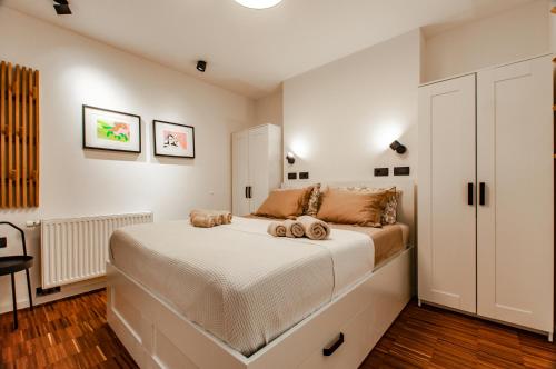 SIX IN THE CITY - Stylish Ground-Floor Apartment in Ljubljana Old Town with Private Entrance, Lubiana (foto 9)