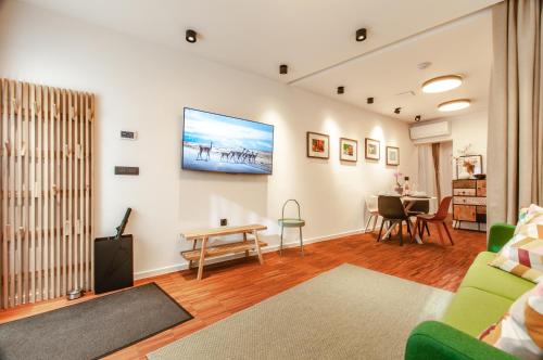 SIX IN THE CITY - Stylish Ground-Floor Apartment in Ljubljana Old Town with Private Entrance, Lubiana (foto 5)