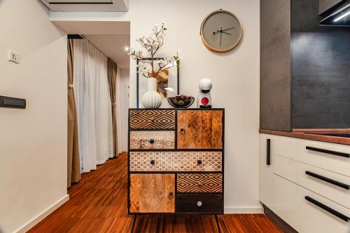 SIX IN THE CITY - Stylish Ground-Floor Apartment in Ljubljana Old Town with Private Entrance, Lubiana (foto 4)
