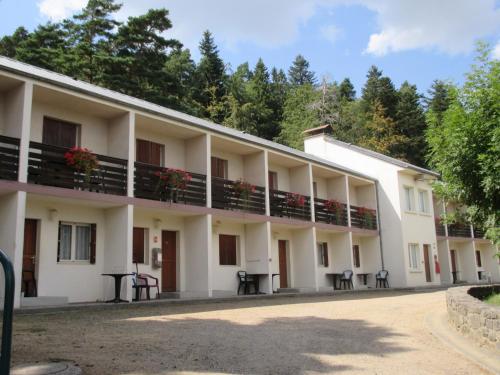 3 bedrooms, 4 beds