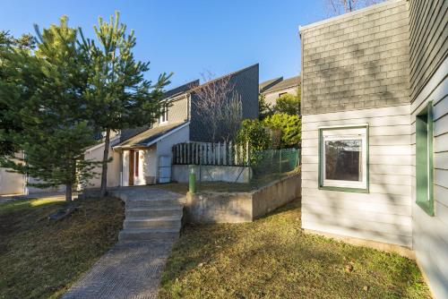 2 bedrooms, 3 beds