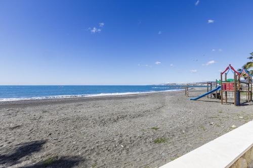A&N Modern Beach Apartment with Pool Algarrobo Costa - image 3
