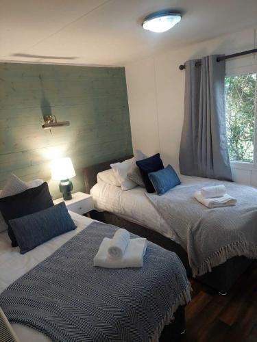 3 bedrooms, 5 beds