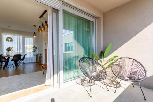 Premium Skyline Penthouse 3BR w/ AC by NW Budapest