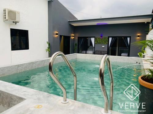 Ipoh C Private Club House by Verve EECH109
