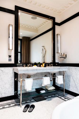 Hôtel de Berri a Luxury Collection Hotel Paris - image 7