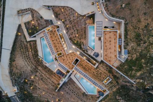 Neromai Cave Luxury Villas