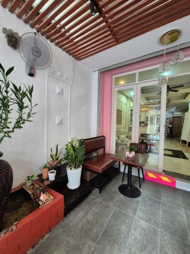 F F HOUSE Homestay