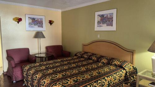 Deluxe King Bed Smoking