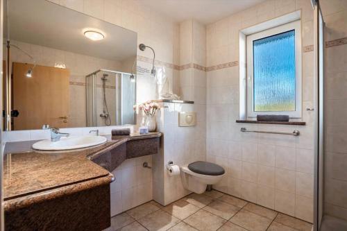 Fürdőszoba, Habichtssicht in Buschvitz