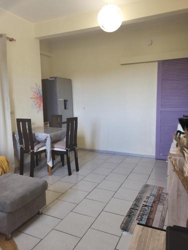 F2 Proches de toutes commodités (F2 Proches de toutes commodites) in Ducos