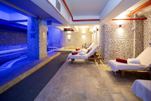 Swimmingpool, ROYAL TERMAL HOTEL in Bursa
