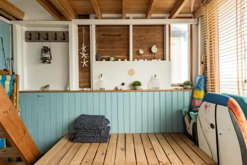 Bar/lounge, Stargazing Beach Hut on Mudeford Sandbank in East Southbourne and Tuckton