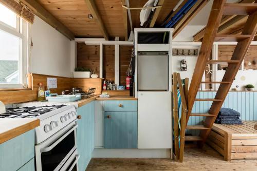 Stargazing Beach Hut on Mudeford Sandbank in East Southbourne and Tuckton