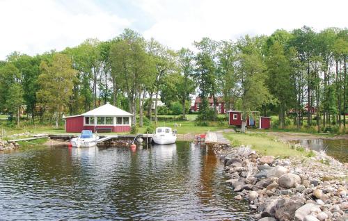 Viesnīcas āriene, Stunning Home In Ljungby With Lake View in Holminge