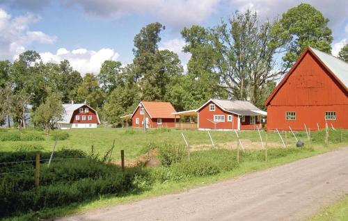 Viesnīcas āriene, Stunning Home In Ljungby With Lake View in Holminge