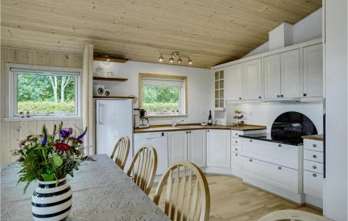 Kitchen, Holiday Home Spurvevænget Iii in Hemmet