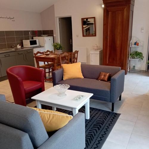 Gîte avec piscine partagée (Gite avec piscine partagee) in Verteillac