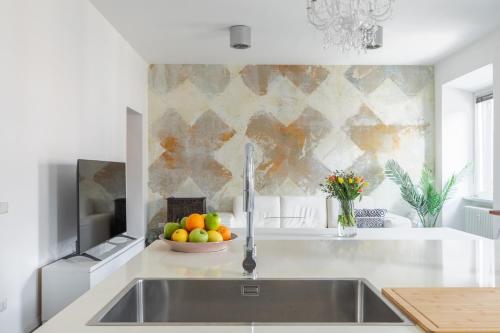 Trastevere Modern 4BR 4baths, WIFI, AC, custom kitchen, living room, Rome (photo 5)