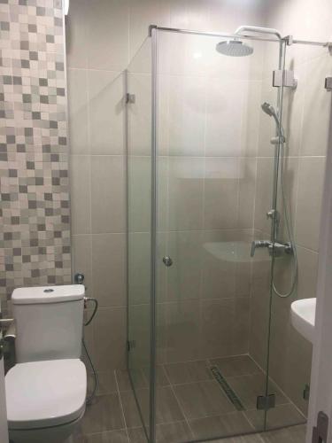 Central 1 bedroom condo with parking on site