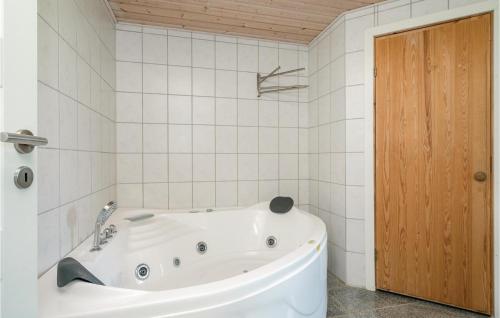 Bathroom, Holiday Home Storvorde 40 in Hals
