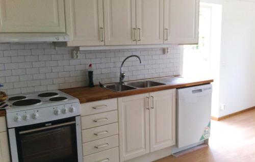 virtuve, Nice Home In Bolmso With Sauna in Bolmso