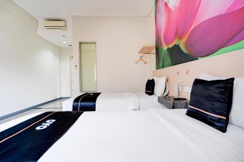 Standard Twin Room image 5