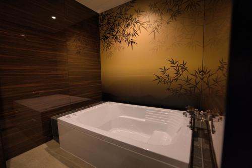 HOTEL The KAISER -全室人工ラドン温泉-