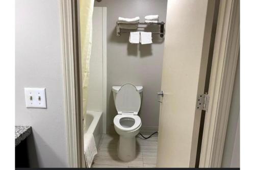 Deluxe Inn by OYO Near Toledo Ohio