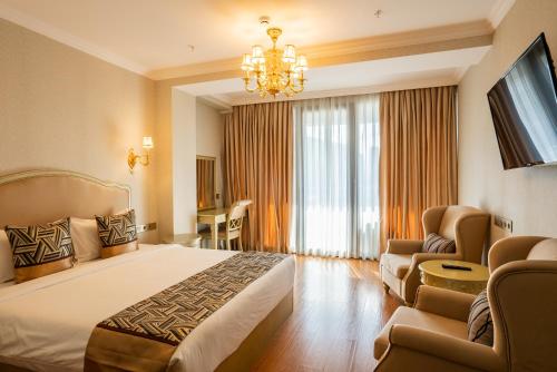 Double or Twin Room with City View