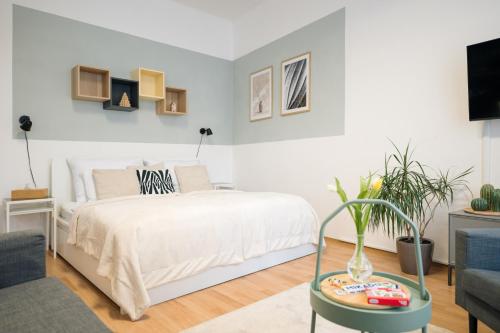 Deluxe One-Bedroom Apartment image 10