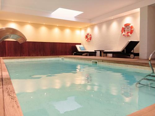 Úszómedence, Hotel Villa Paulita in Puigcerda