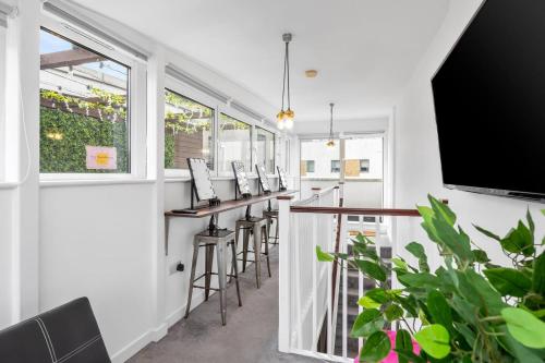 Big Beach Boutique Champagne bar & roof terrace! - image 4