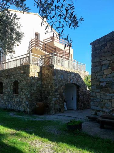 ทัศนียภาพภายนอกโรงแรม, 1st floor apartment in 18th century character house in กัลวี