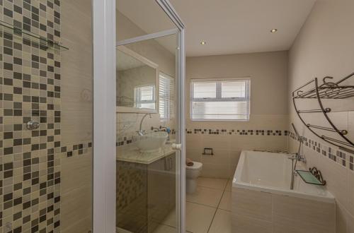 Seasons of Serenity Langebaan 8-sleeper - image 2