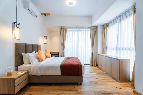 Executive Suite image 5