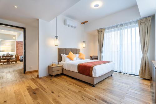 Executive Suite image 1