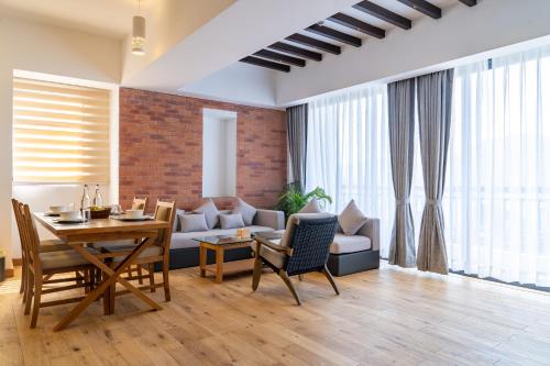 Executive Suite image 4