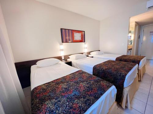 3 twin beds