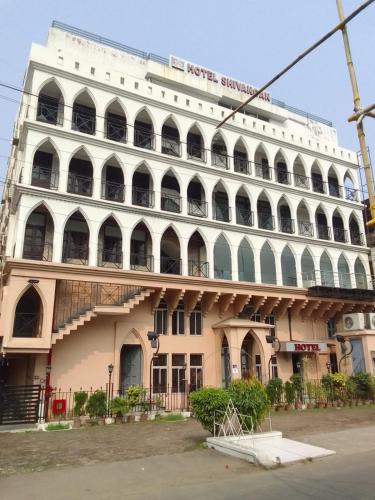 SHIVANGAN HOTEL and BANQUET