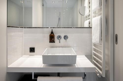 Hotel AMANO Grand Central - image 6