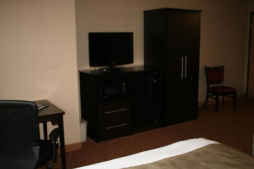 AmericInn by Wyndham Osceola