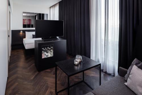 One-Bedroom Suite image 1