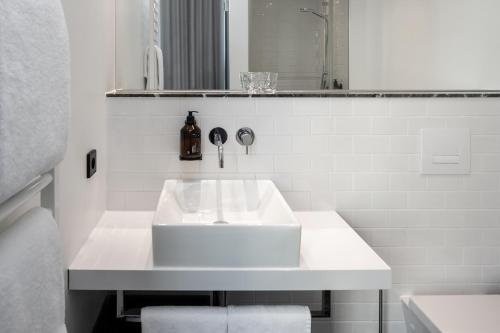 Comfort Double or Twin Room image 9