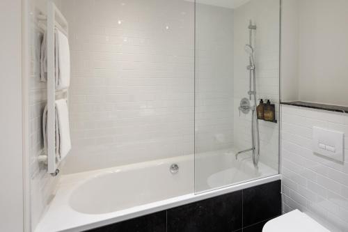 Comfort Double or Twin Room image 6