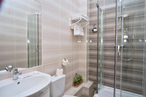 Golden Gate Inn - image 10